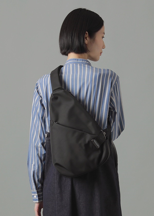 ZUCCa / スラッシュジッパーBAG / バッグ