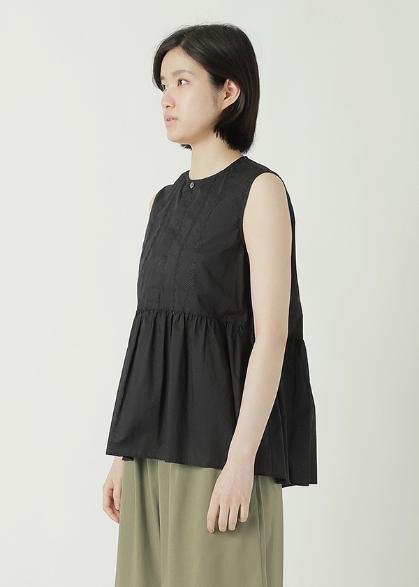 ZUCCa / TRIANGLE EMBROIDERY / ブラウス