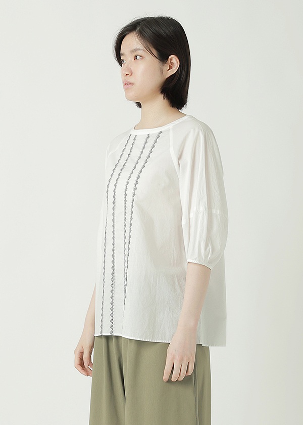 ZUCCa / TRIANGLE EMBROIDERY / ブラウス