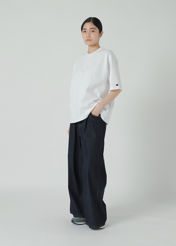 NYA- / CLOSE UP EMBOSS T / Tシャツ