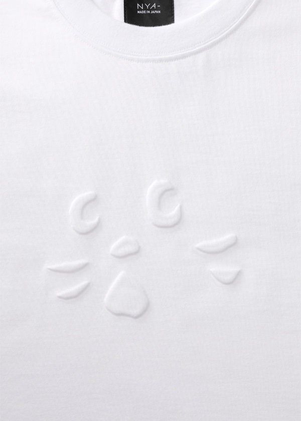 NYA- / CLOSE UP EMBOSS T / Tシャツ