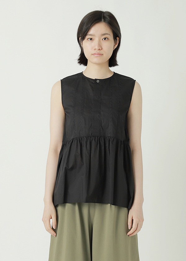 ZUCCa / TRIANGLE EMBROIDERY / ブラウス