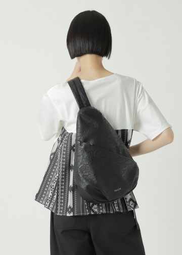 ZUCCa / PO EMBOSS�{�f�B�o�b�O / �o�b�O