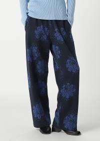 ZUCCa / FLOWER JACQUARD SWEATSHIRT / �p���c